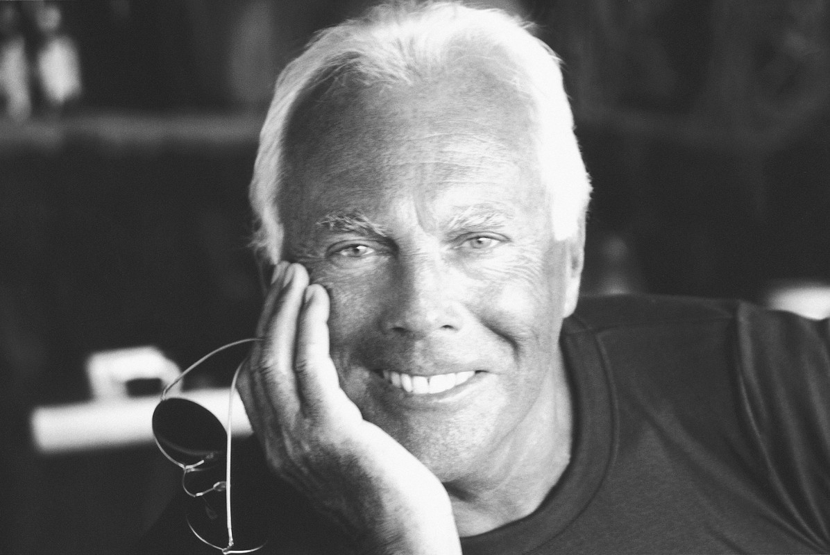 Giorgio Armani rompe (ancora) gli schemi, sfilata in diretta televisiva