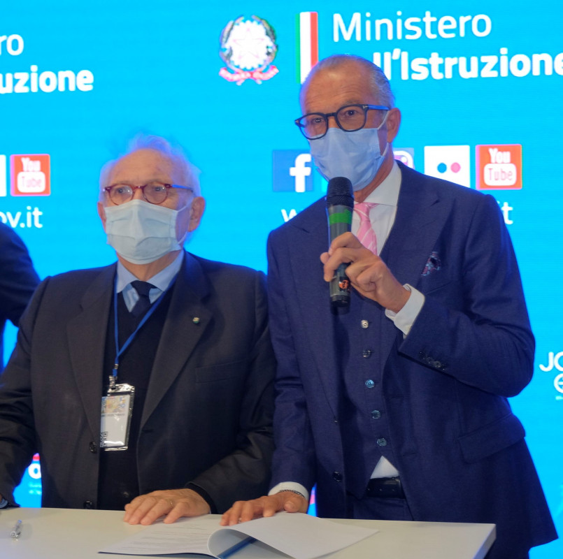 Rafforzare la collaborazione tra scuola e territorio, siglato protocollo d'intesa tra ministero dell'Istruzione e Confindustria Moda