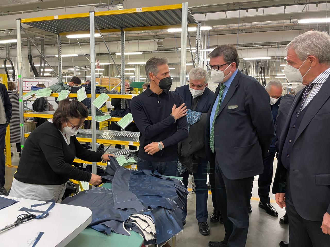 Applicato per la prima volta in Corneliani il fondo di salvaguardia. La visita del ministro Giorgetti'azienda,