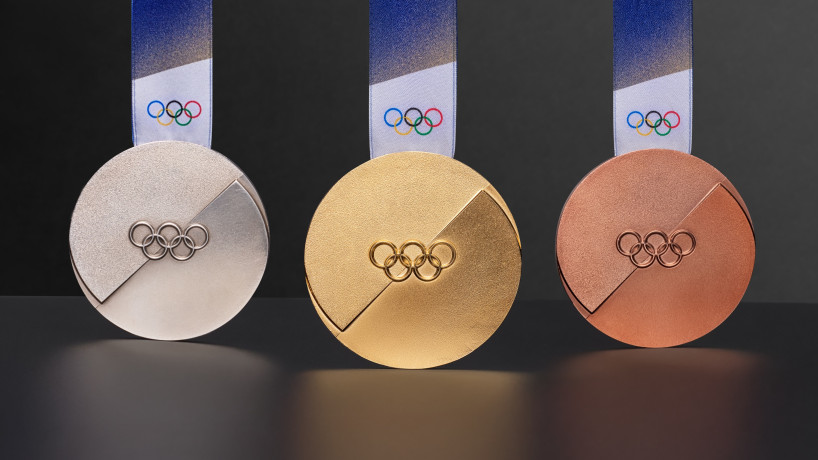Svelate le medaglie di Milano Cortina 2026: due metà unite dallo spirito olimpico